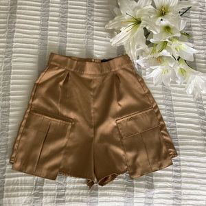 US 4  petite camel pocket detail cargo shorts in copper brown color